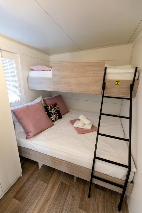Mobile Home Whit Sea View Lavojesa Drage Bagian luar foto